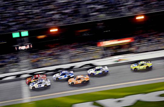 Kecelakaan dahsyat warnai balap NASCAR di Florida
