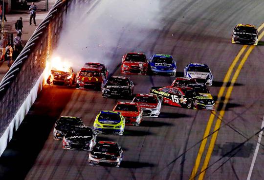 Kecelakaan dahsyat warnai balap NASCAR di Florida