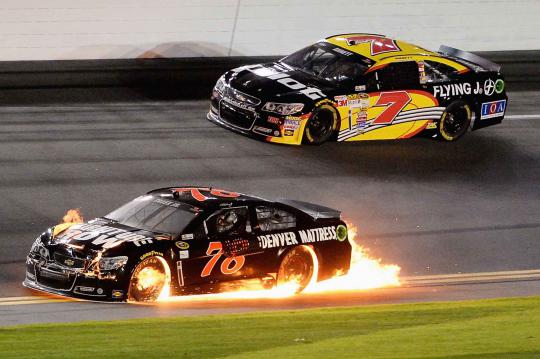 Kecelakaan dahsyat warnai balap NASCAR di Florida