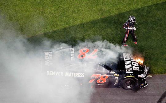 Kecelakaan dahsyat warnai balap NASCAR di Florida