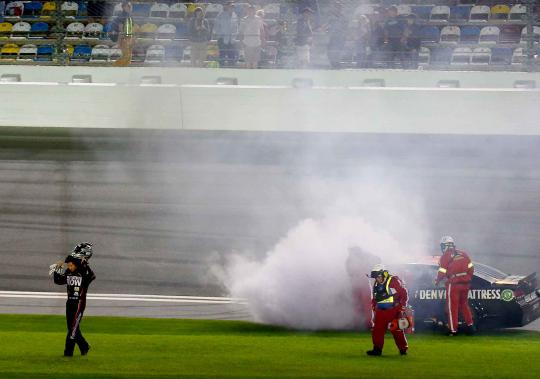 Kecelakaan dahsyat warnai balap NASCAR di Florida