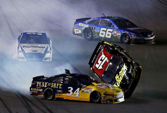 Kecelakaan dahsyat warnai balap NASCAR di Florida