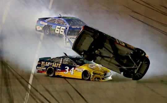 Kecelakaan dahsyat warnai balap NASCAR di Florida