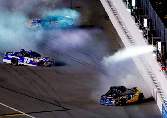 Kecelakaan dahsyat warnai balap NASCAR di Florida