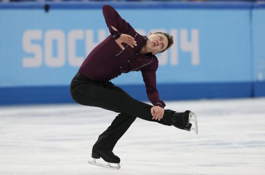Ekspresi muka kocak atlet es skating di Olimpiade Sochi 2014