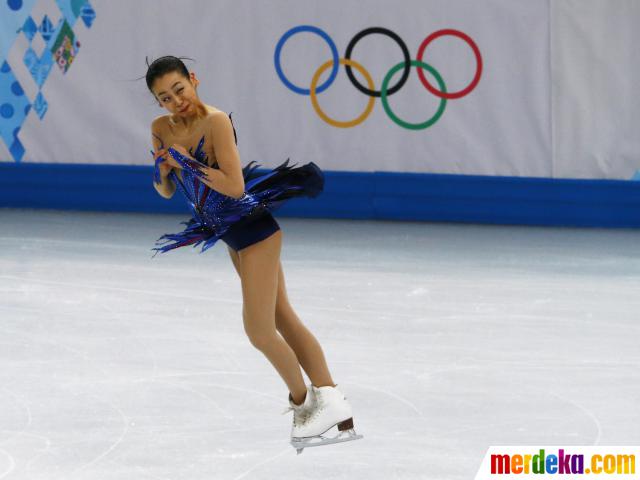 Foto Ekspresi muka kocak  atlet es skating di Olimpiade 