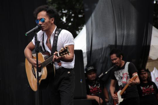 Aksi Slank kampanyekan Pemilu damai di Senayan