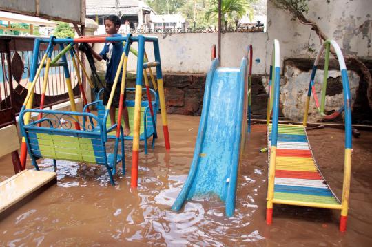 Banjir surut, panti asuhan di Kampung Melayu mulai dibersihkan