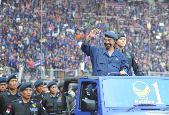 Naik mobil Jeep, Surya Paloh sapa ribuan kader NasDem di GBK