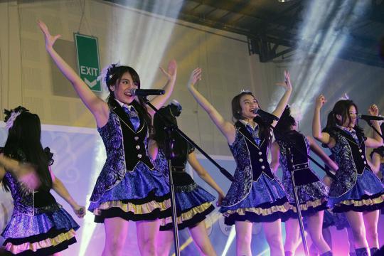 Melihat event IM3 Musim Panas Sounds Good JKT48 Handshake event