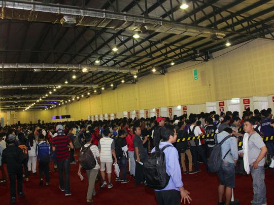 Melihat event IM3 Musim Panas Sounds Good JKT48 Handshake event