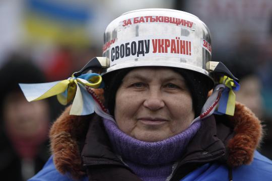 Penampilan unik para demonstran antipemerintah di Ukraina