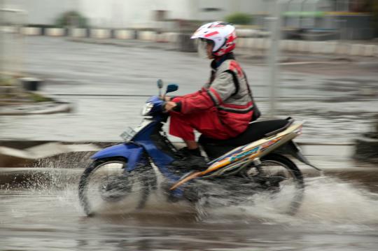 Drainase buruk, banjir 25 cm rendam kawasan Kedoya