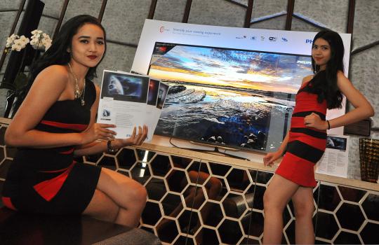 Model cantik dan seksi hiasi peluncuran LED Ultra HD Philips 900