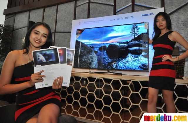 Foto : Model cantik dan seksi hiasi peluncuran LED Ultra 