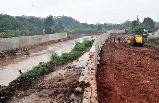 Melihat proyek normalisasi Kali Pesanggrahan di Lebak Bulus