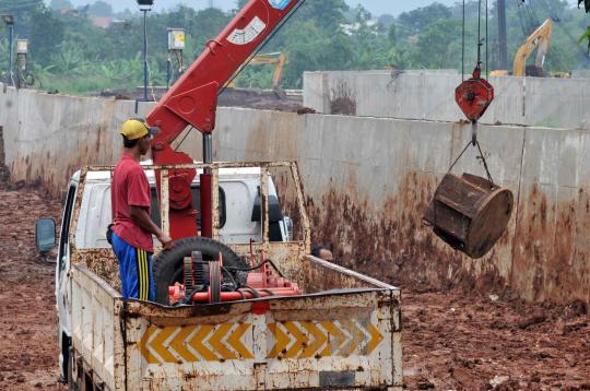 Melihat proyek normalisasi Kali Pesanggrahan di Lebak Bulus