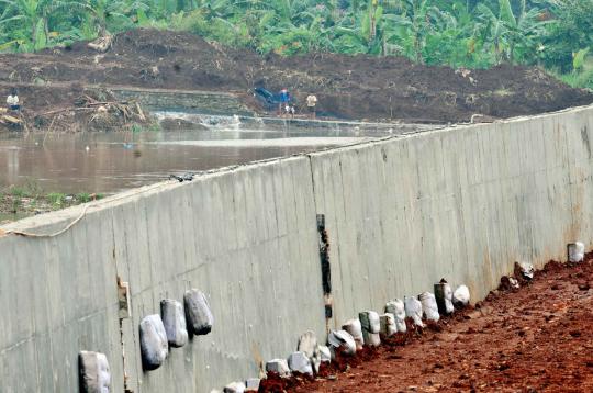 Melihat proyek normalisasi Kali Pesanggrahan di Lebak Bulus