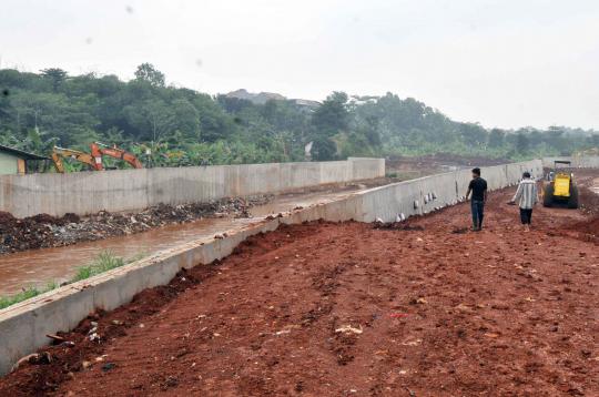 Melihat proyek normalisasi Kali Pesanggrahan di Lebak Bulus