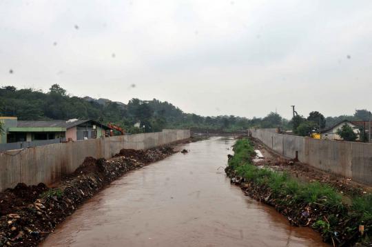 Melihat proyek normalisasi Kali Pesanggrahan di Lebak Bulus