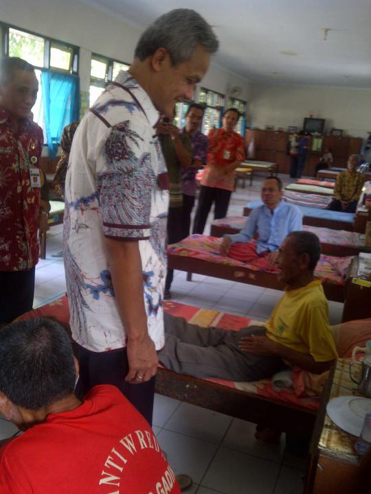 Ganjar Pranowo gelar sidak panti jompo di Semarang