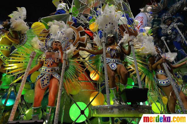 Foto : Aksi erotis para penari Samba di Sao Paulo merdeka.com