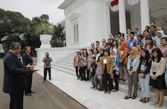 Usai hadiri CEAPAD II, SBY foto bareng dengan pengunjung Istura