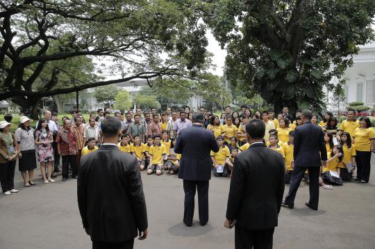 Usai hadiri CEAPAD II, SBY foto bareng dengan pengunjung Istura