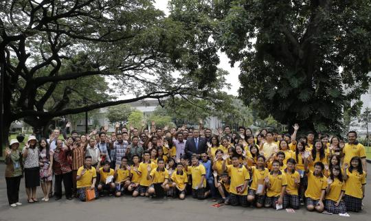 Usai hadiri CEAPAD II, SBY foto bareng dengan pengunjung Istura