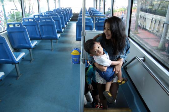 Antusiasme warga saksikan bus tingkat wisata di Bundaran HI