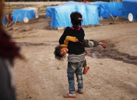 Sepenggal keceriaan anak-anak Suriah hidup di tenda pengungsian