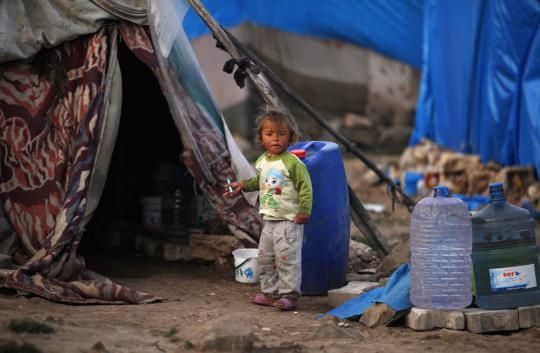 Sepenggal keceriaan anak-anak Suriah hidup di tenda pengungsian