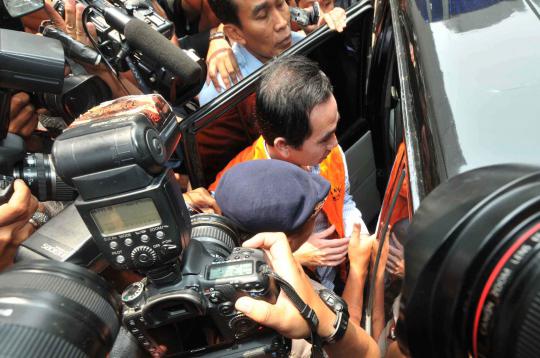 Pulang dari RS Polri, Wawan diserbu wartawan