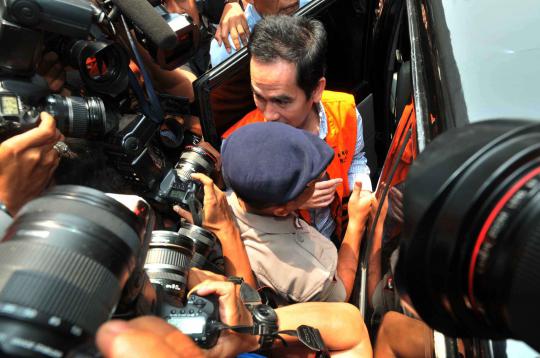 Pulang dari RS Polri, Wawan diserbu wartawan