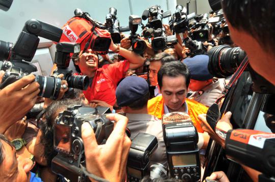 Pulang dari RS Polri, Wawan diserbu wartawan