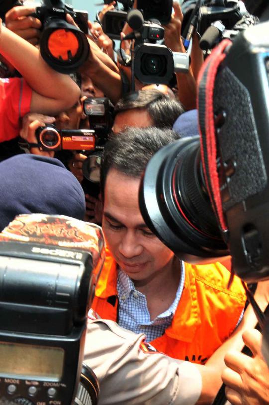Pulang dari RS Polri, Wawan diserbu wartawan