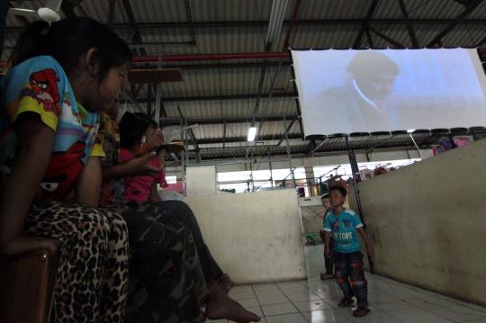 Pancing pengunjung, Pasar Blok G dimeriahkan layar tancap