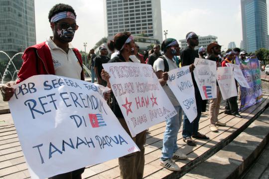 Warga Papua demo tuntut penarikan TNI