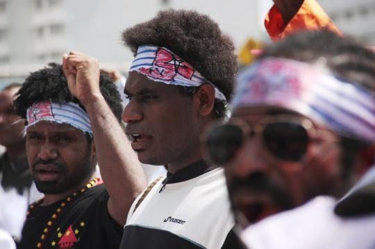 Warga Papua demo tuntut penarikan TNI