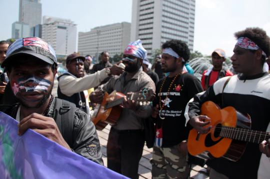 Warga Papua demo tuntut penarikan TNI