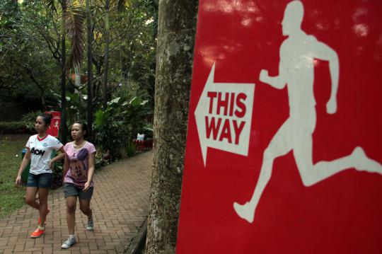 Asyiknya jogging di tengah asrinya Taman Langsat