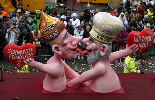 Lucunya boneka sindiran pemimpin dunia di Karnaval Rose Monday