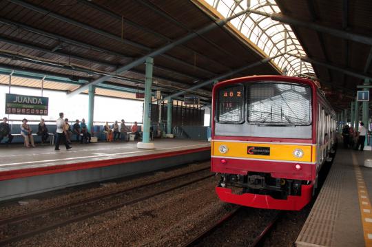 Ini kereta Commuter Line 10 Gerbong yang baru dioperasikan KCJ