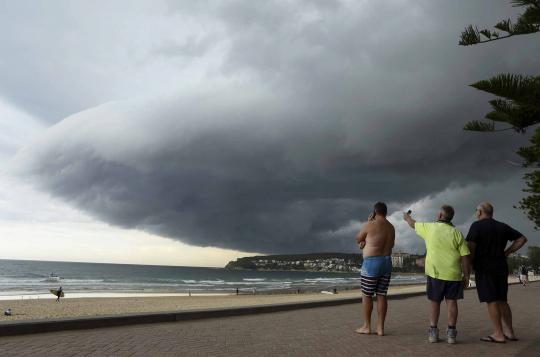 Seramnya awan badai hantui langit Australia