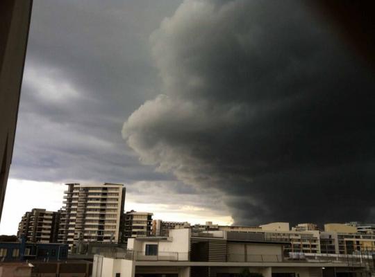 Seramnya awan badai hantui langit Australia