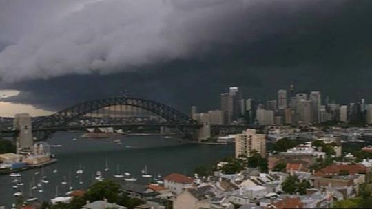 Seramnya awan badai hantui langit Australia