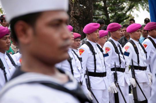 Suasana duka pemakaman korban ledakan gudang amunisi TNI AL