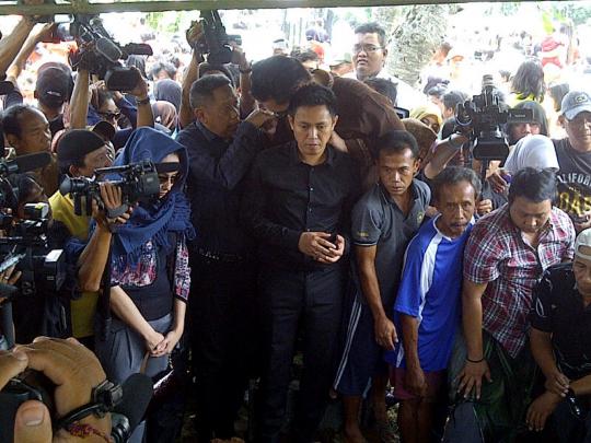 Selebritis dan warga padati pemakaman Jojon di TPU Blender Bogor