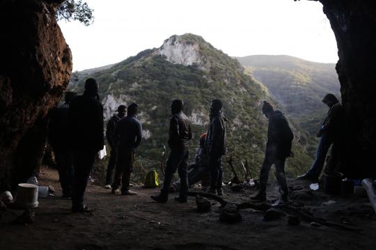 Kisah imigran Afrika sembunyi di gunung dari kejaran polisi