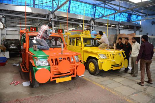 Lucunya warna-warni mobil kampanye partai pemilu India